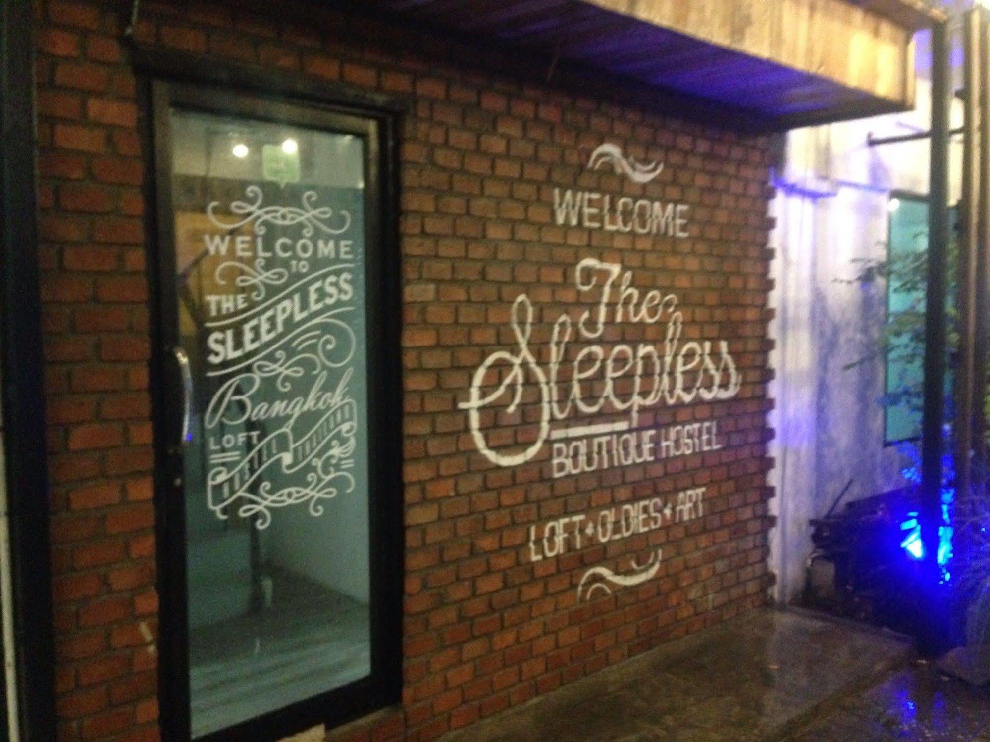 The Sleepless Boutique Hostel Бангкок Экстерьер фото